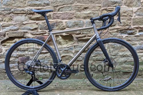 Enigma Etape scheda tecnica e recensioni